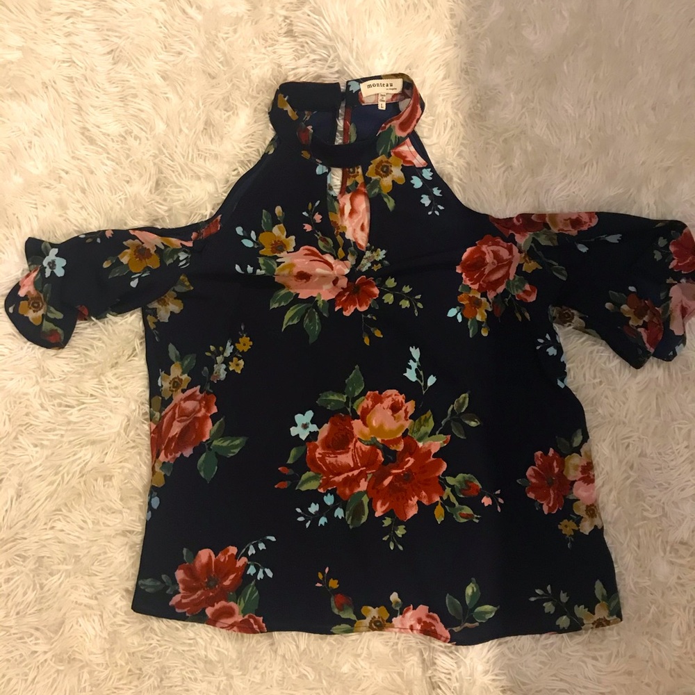 Navy floral cold shoulder Francesca”s top, size L